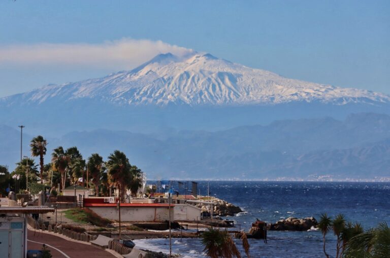 etna oggi foto neve