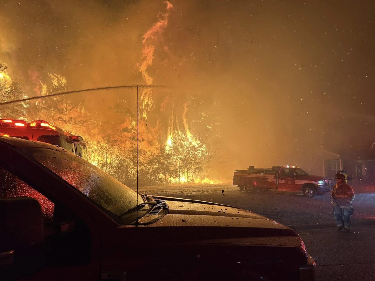 USA, il meteo estremo alimenta incendi catastrofici tra North e South  Carolina | FOTO e VIDEO