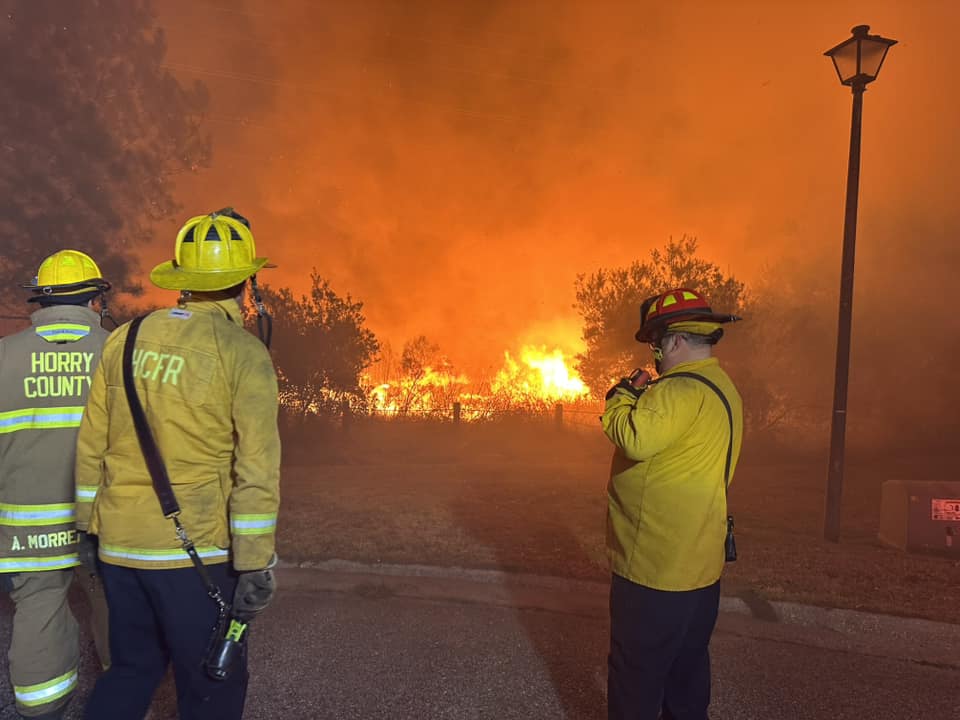 USA, il meteo estremo alimenta incendi catastrofici tra North e South  Carolina | FOTO e VIDEO